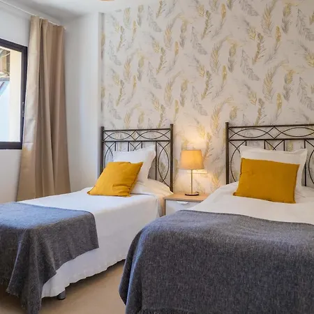 Apartamento Estupendo Piso En Primera Linea De Playa; Ronda Iv